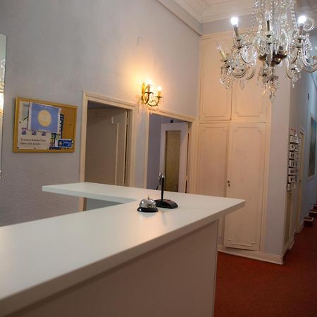 Hostal Lamalonga Otel Madrid Dış mekan fotoğraf