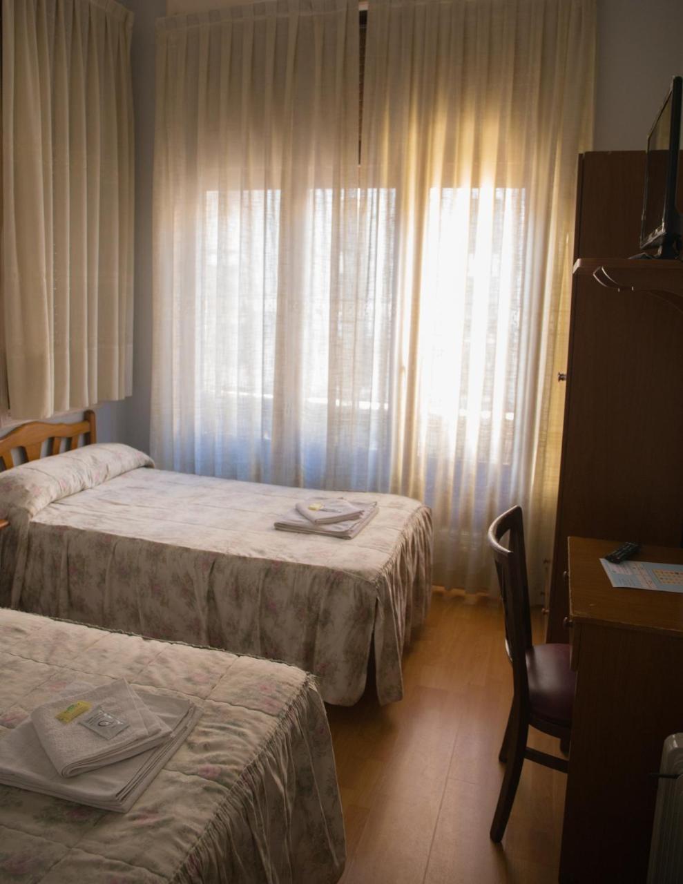 Hostal Lamalonga Otel Madrid Dış mekan fotoğraf