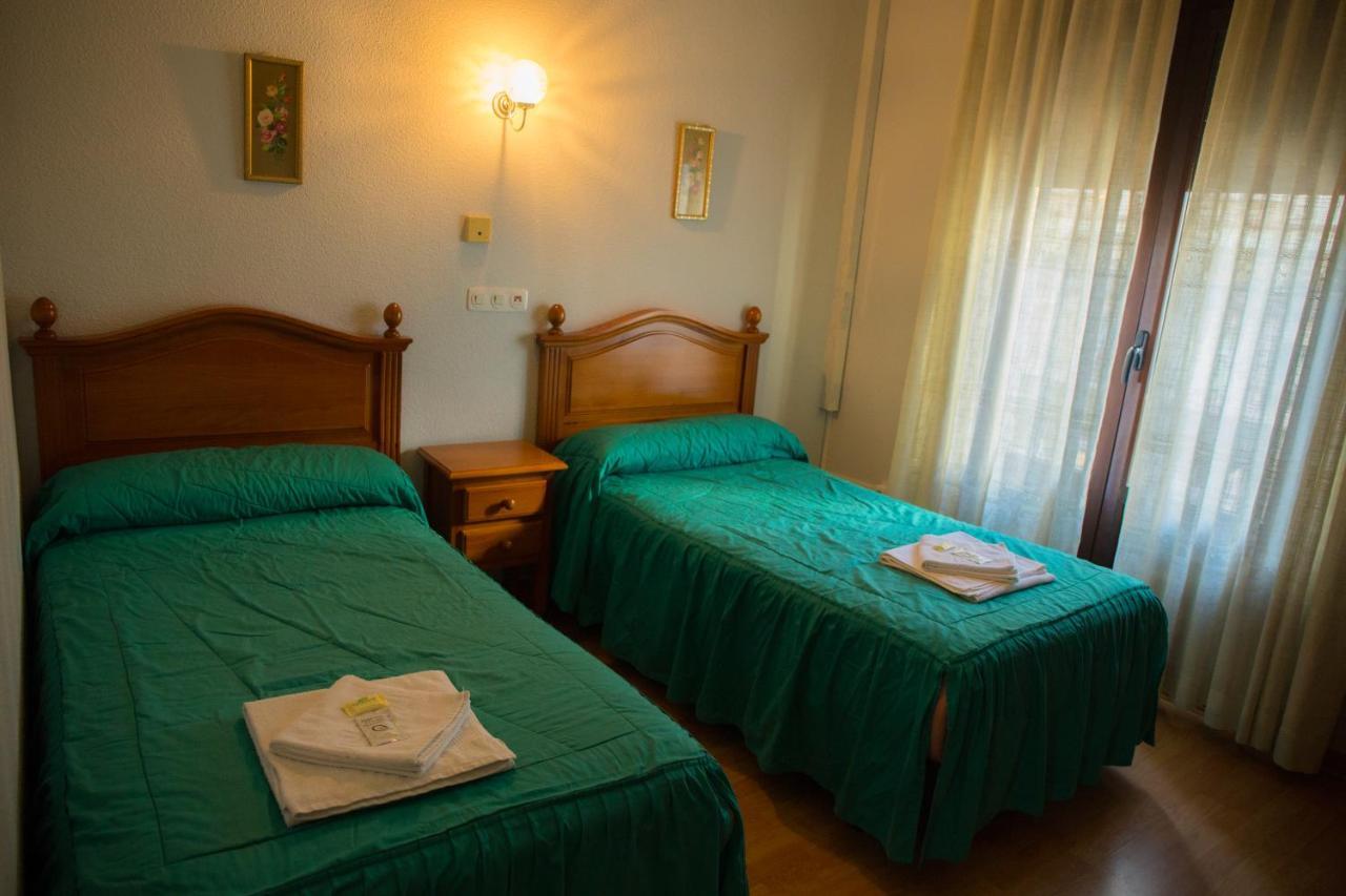 Hostal Lamalonga Otel Madrid Dış mekan fotoğraf