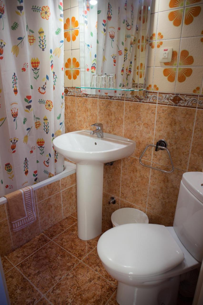 Hostal Lamalonga Otel Madrid Dış mekan fotoğraf