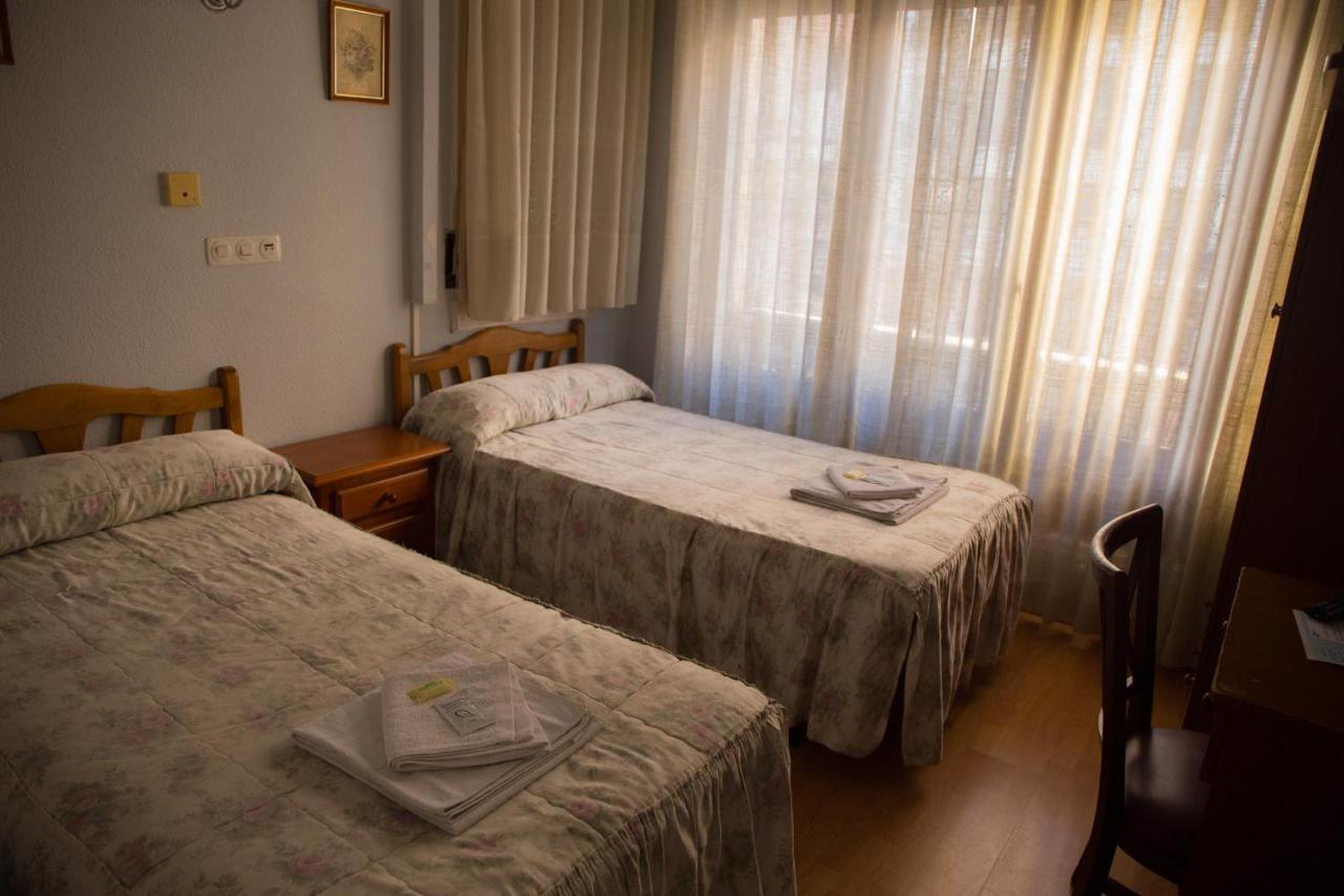 Hostal Lamalonga Otel Madrid Dış mekan fotoğraf