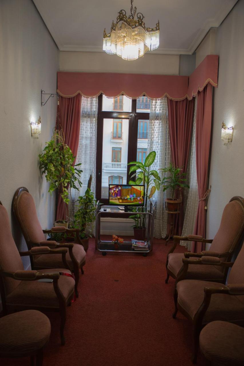 Hostal Lamalonga Otel Madrid Dış mekan fotoğraf