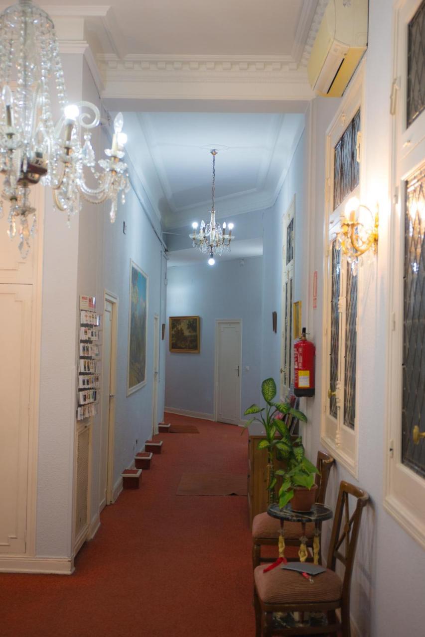 Hostal Lamalonga Otel Madrid Dış mekan fotoğraf