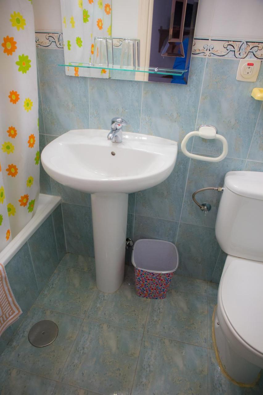 Hostal Lamalonga Otel Madrid Dış mekan fotoğraf