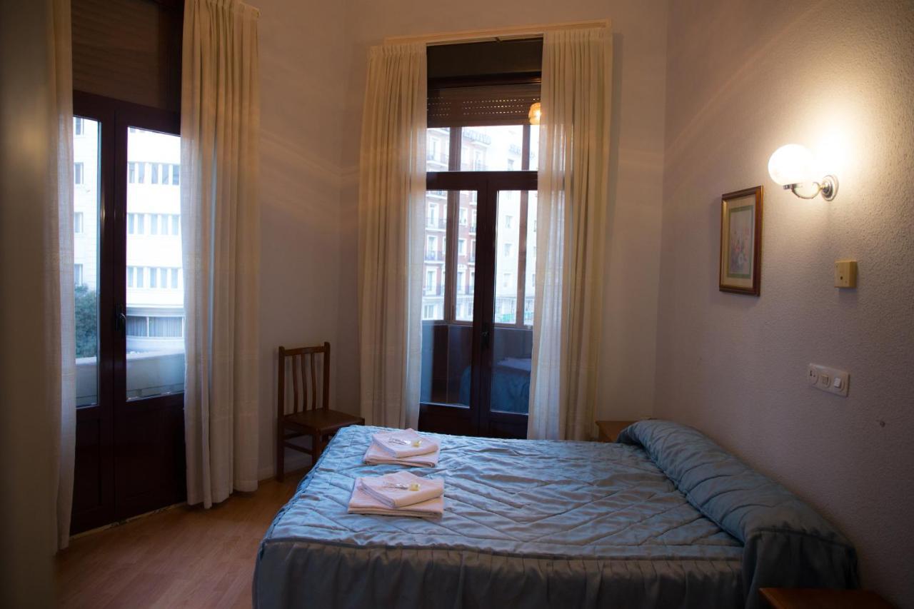 Hostal Lamalonga Otel Madrid Dış mekan fotoğraf