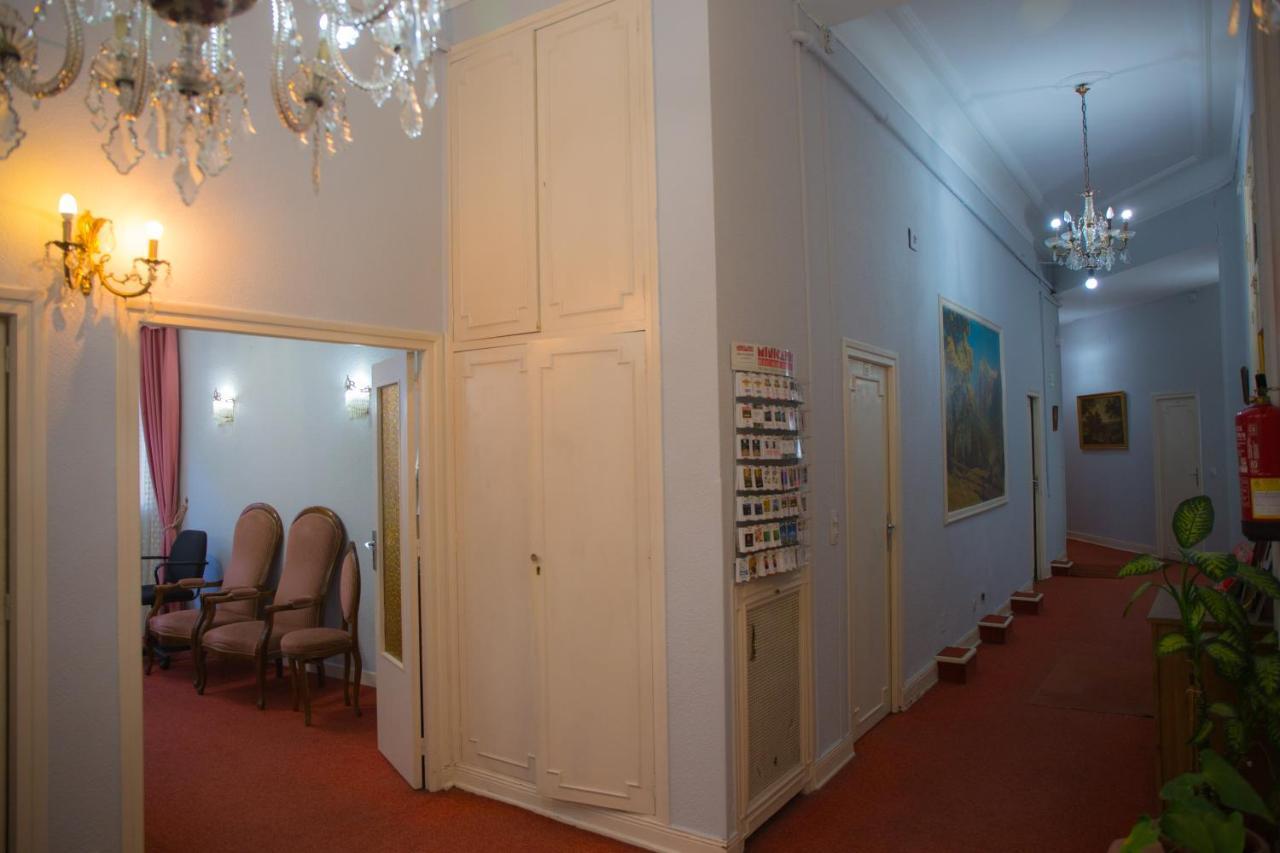 Hostal Lamalonga Otel Madrid Dış mekan fotoğraf