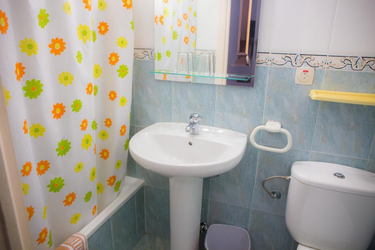 Hostal Lamalonga Otel Madrid Dış mekan fotoğraf